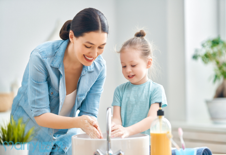 Bật mí 11 cách vui nhộn để mẹ giúp bé rửa tay thường xuyên