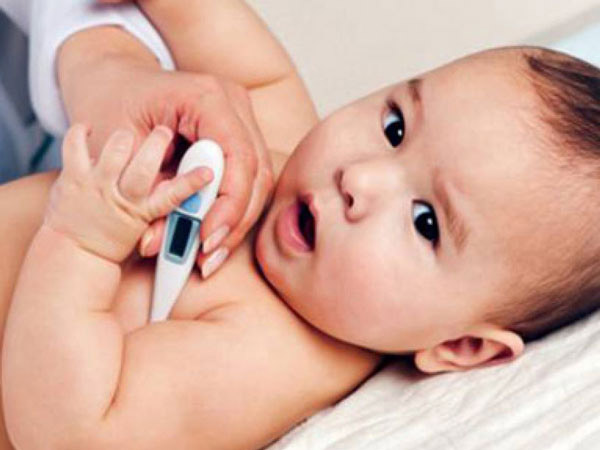 Cách hạ sốt cho trẻ sơ sinh khi tiêm phòng hiệu quả