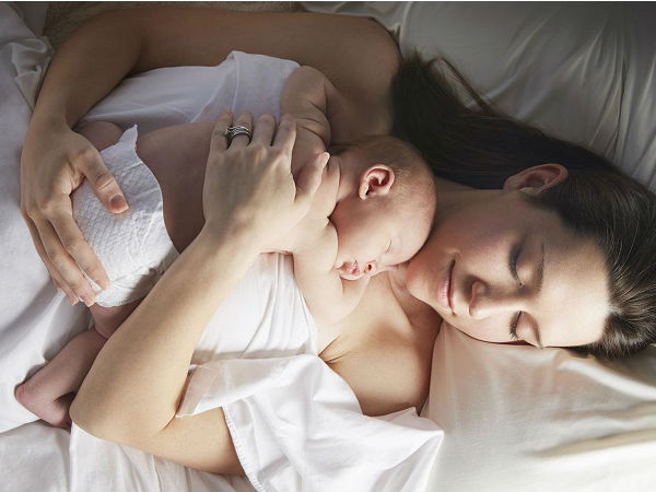 Bật mí cách chăm con mới sinh cho người lần đầu làm mẹ