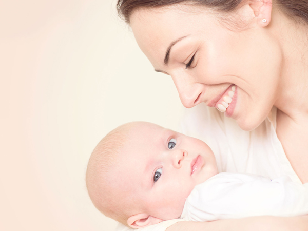 Chăm trẻ sơ sinh: Mẹ cần tránh 5 sai lầm sau!