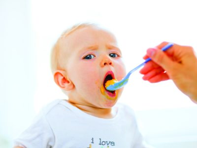 Chế độ dinh dưỡng chuẩn cho bé giai đoạn 6 tháng đến 2 tuổi