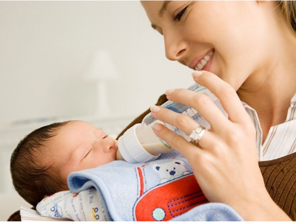 Lượng sữa cho trẻ sơ sinh chuẩn theo từng tháng tuổi