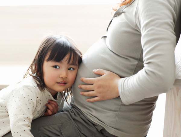 Mang thai lần 2: Chuẩn bị tâm lý cho trẻ