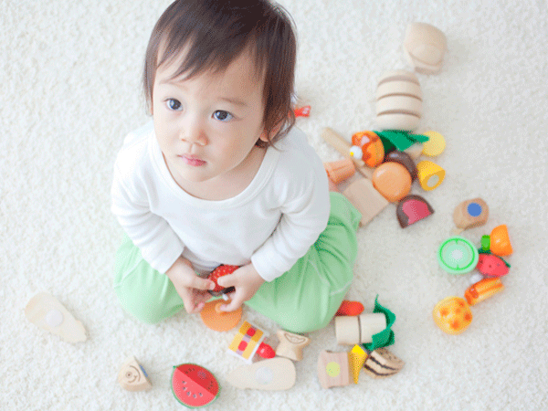 5 đồ chơi cho bé 6 tháng chơi cả ngày không chán