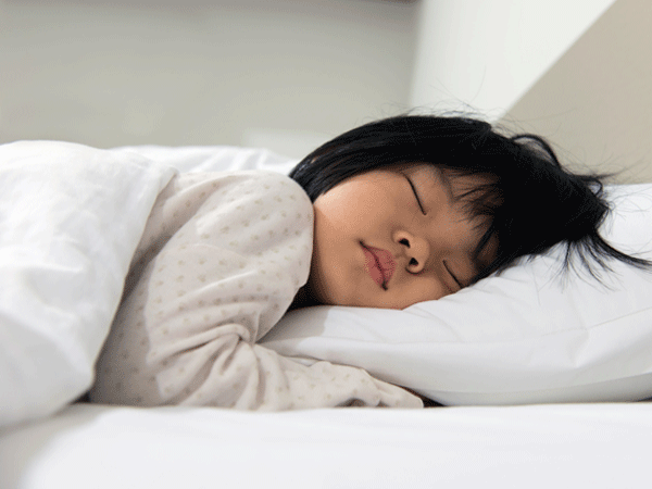5 cách giúp trẻ bình tâm khi gặp ác mộng nửa đêm