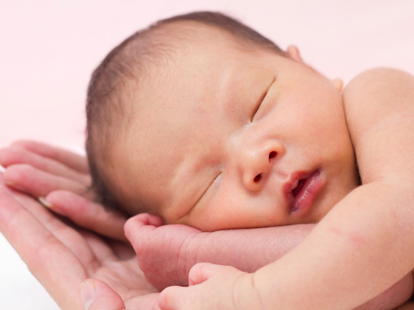 Chăm trẻ sơ sinh: Mẹ cần tránh 5 sai lầm sau!