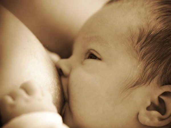 Lượng sữa cho trẻ sơ sinh chuẩn theo từng tháng tuổi