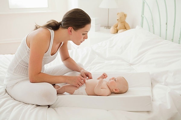 Trẻ sơ sinh bị đau bụng: Nguyên nhân, triệu chứng và cách điều trị