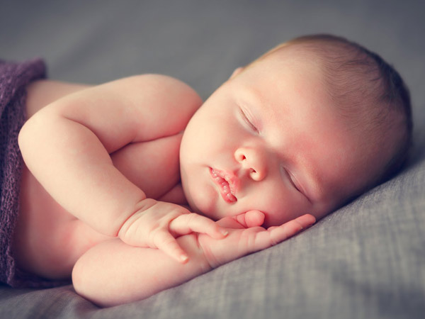7 nguyên nhân trẻ sơ sinh ngủ không sâu giấc phổ biến