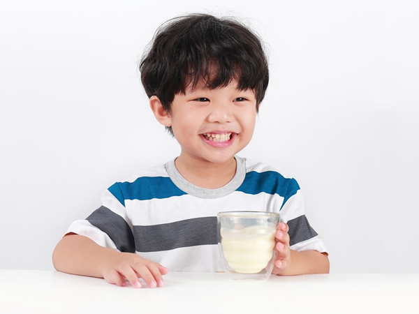 Chọn sữa dành cho trẻ suy dinh dưỡng, thấp còi – Mẹ cần tỉnh táo
