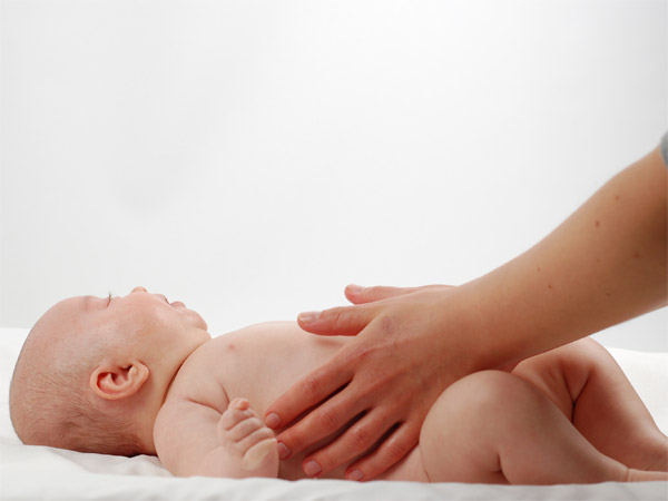 Trẻ sơ sinh bị đi ngoài: Nhìn "sản phẩm đầu ra" chẩn bệnh