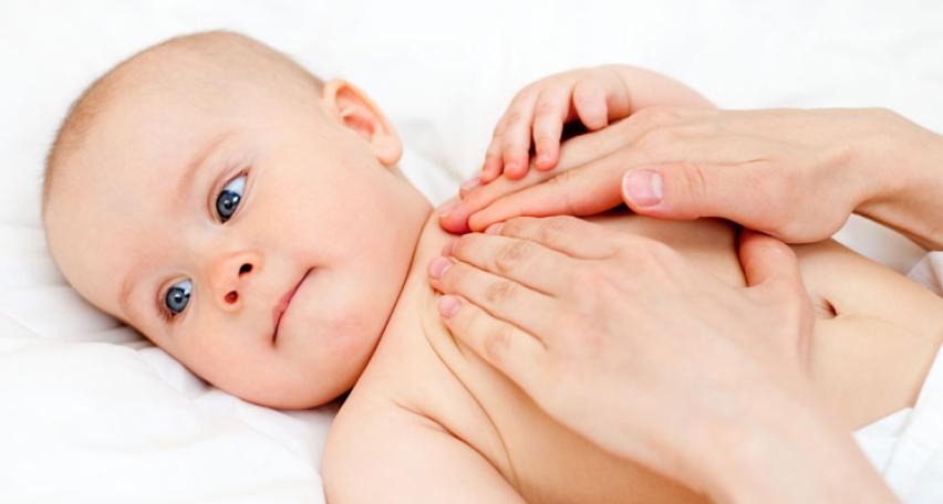 Massage cho trẻ sơ sinh