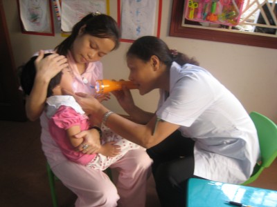 Khám sức khỏe định kỳ cho trẻ nhỏ: Bé 2 tuổi