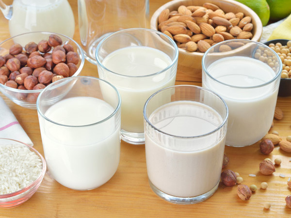 Bé 1 tuổi uống sữa gì để tăng cân: Sữa hạt mẹ làm