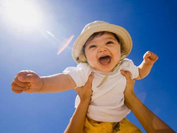 Mách mẹ bổ sung vitamin D cho trẻ sơ sinh đúng cách