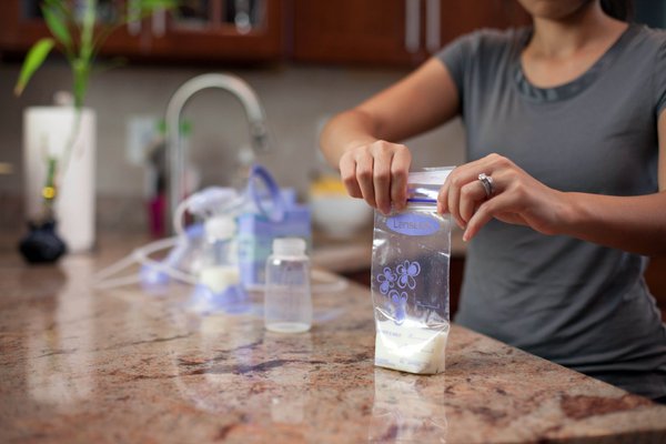 Bạn đã biết cách bảo quản sữa mẹ "chuẩn không cần chỉnh"?