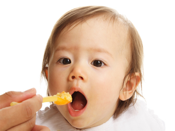 Trẻ 5 tháng tuổi ăn dặm mấy bữa 1 ngày là đủ?