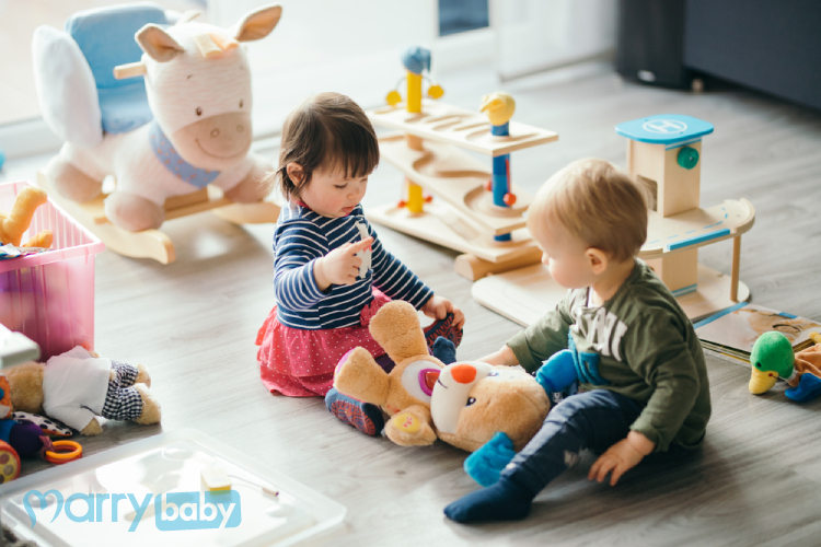 Nên mua đồ chơi trẻ em nào tốt nhất cho bé 1-2 tuổi? 