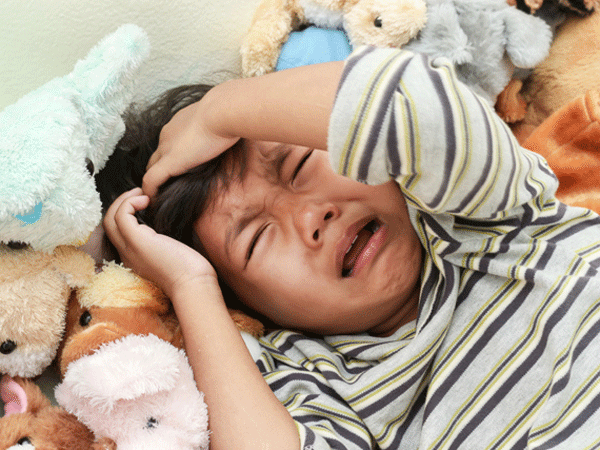 Trẻ 2 tuổi hay khóc đêm, nguyên nhân và cách khắc phục