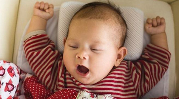Giấc ngủ của trẻ 4 tháng tuổi và những vấn đề mẹ cần biết