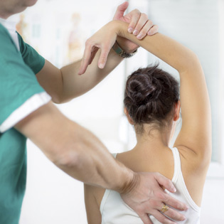 Chiropractic: Tuyệt chiêu giảm đau lưng cho bà bầu