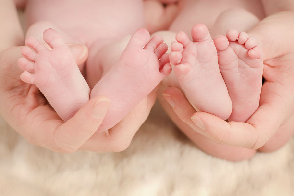 5 bí quyết mang bầu song thai cho các cặp vợ chồng muốn "sinh 1 được 2"