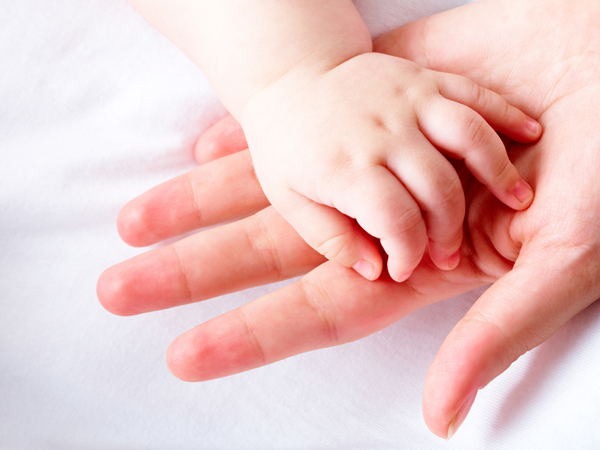 3 thời điểm cần tuyệt đối tránh cắt móng tay cho trẻ sơ sinh