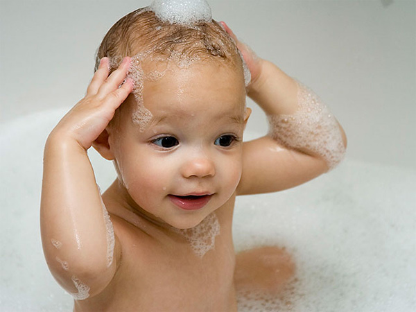 Chọn chậu tắm cho bé sơ sinh: Chuyện không đơn giản!