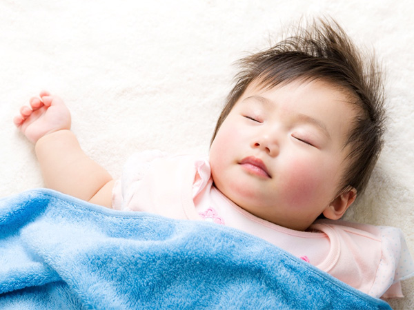 7 nguyên nhân trẻ sơ sinh ngủ không sâu giấc phổ biến