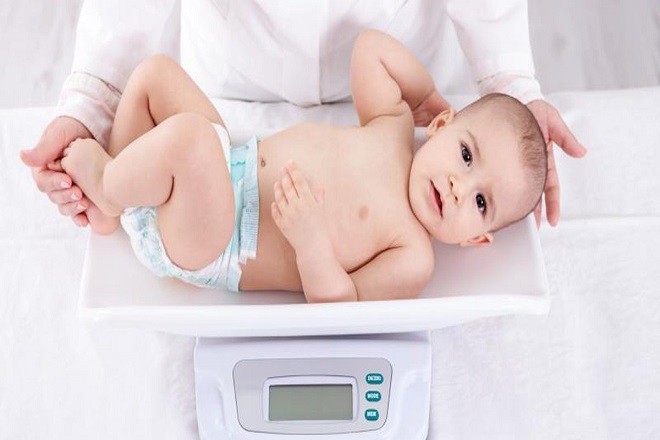 Trẻ 3 tháng tuổi nặng bao nhiêu kg là chuẩn? Câu hỏi khó của nhiều mẹ trẻ!