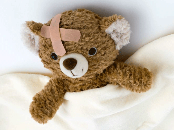 Trẻ bị ngã khỏi giường: 7 dấu hiệu cấp báo nghiêm trọng
