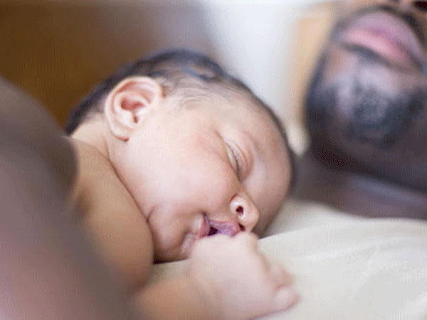 Trẻ sơ sinh thở nhanh, có phải viêm phổi đang ghé thăm?