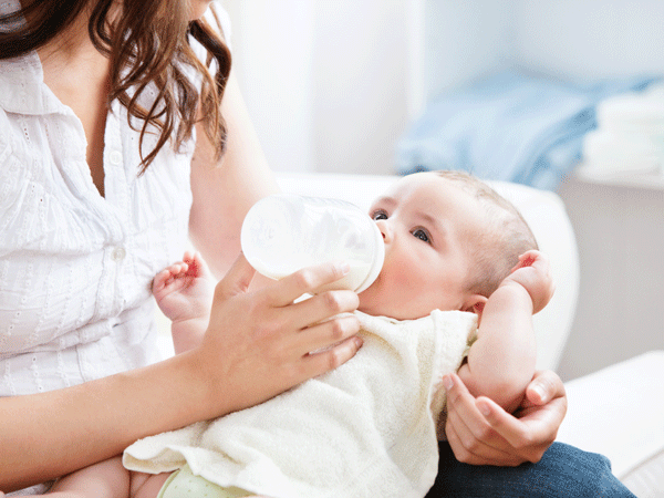 Trẻ sơ sinh uống sữa gì để tăng cân: 4 tiêu chí không được bỏ qua